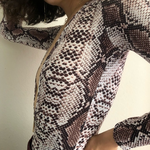 Plunging neckline snake print body suit - Picture 2 of 2